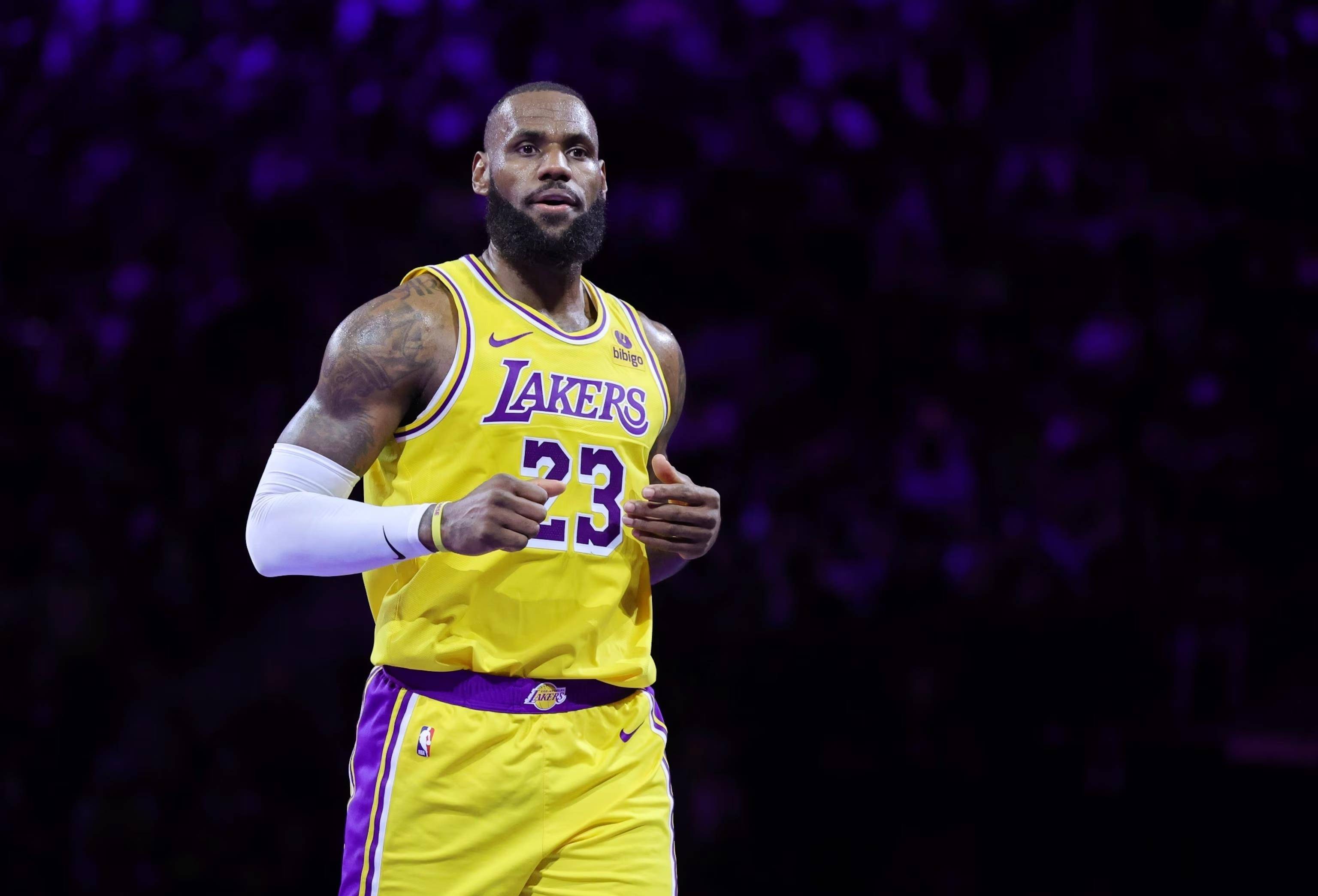 篮球勇士主帅称赞球队防守改善