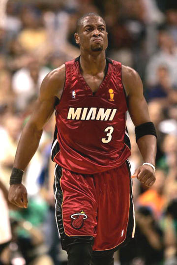 莫斯克拉在对阵小蜜蜂的比赛中伤退，阿森纳后防3人受伤