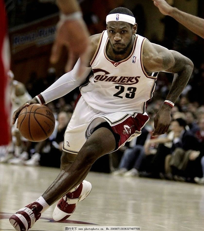 为什么球员在打击时要戴护腿