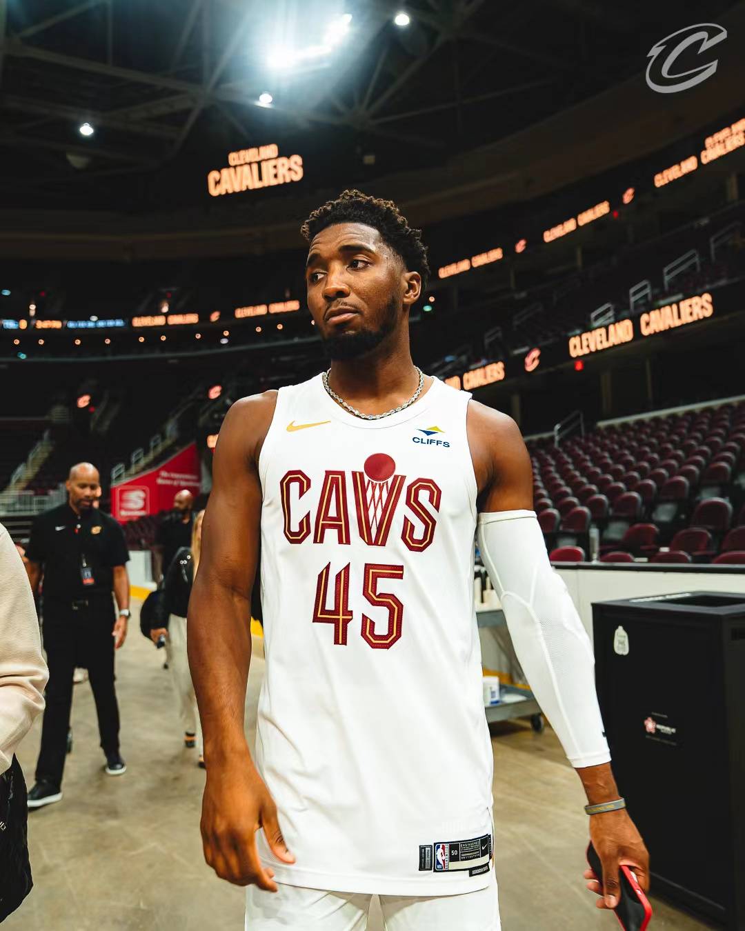 湖人21keep瓦解防守：详解手枪战术是如何制造进攻威胁42亮112回复