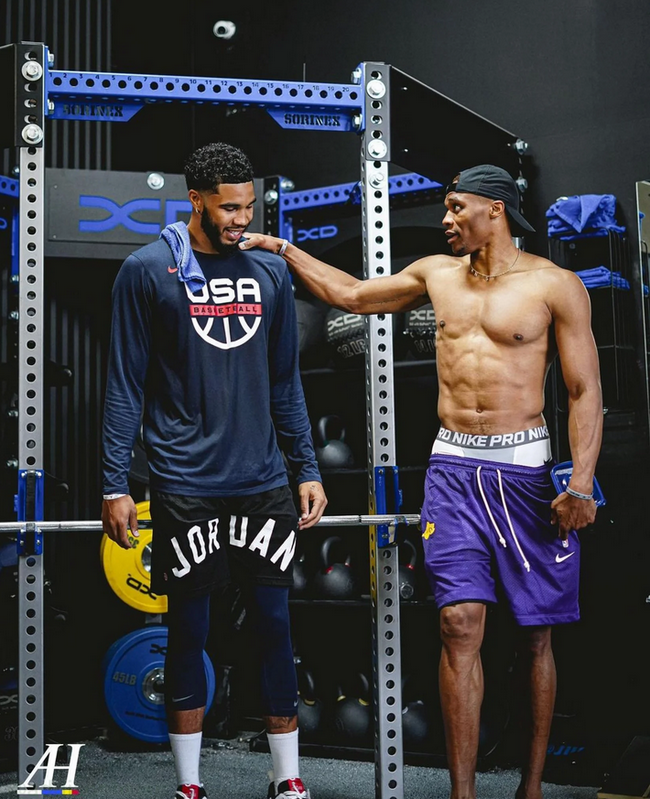 全市场：国米等待卢克曼进展同时考虑后卫引援，首选是莱昂尼