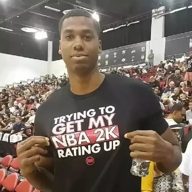 2015 赛季：堪萨斯皇家队老将本·佐布里斯特（Ben Zobrist）获得世界大赛 MVP