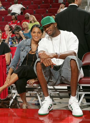 南通发布：南通市委书记、市长参加“苏超”南通队凯旋欢迎会