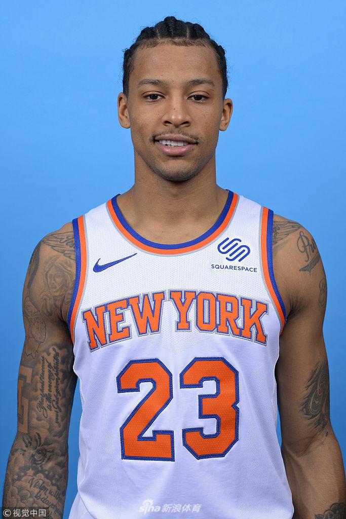 新赛季第一张罚单！CBA深夜重罚徐昕，球迷不满：张镇麟骂人怎么不管？＂