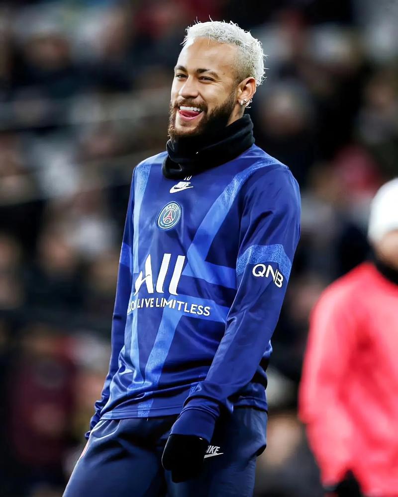 TA：弗兰克陷入了信任危机，他与部分球迷之间的隔阂日益加深