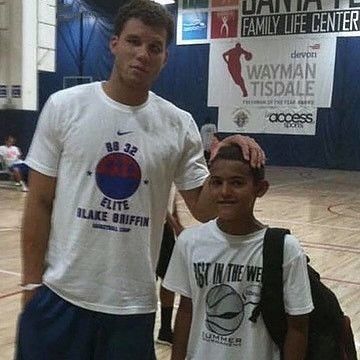 女主播热舞助力电竞战队逆袭，获胜后直播间被封，网友：还我晃圣